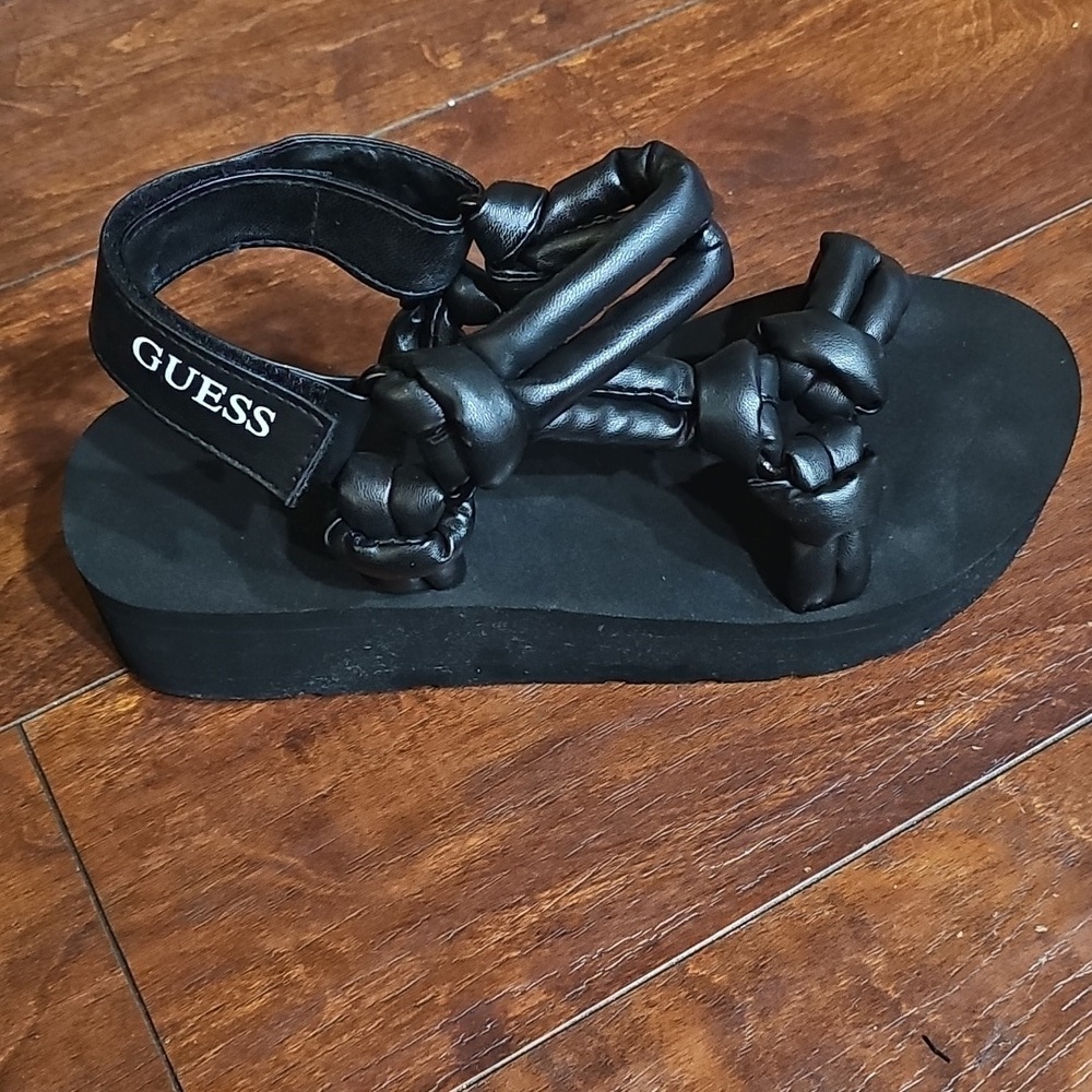 GUESS Women's Albina Wedge Sandal, black, size 9.5 M - Picture 3 of 5
